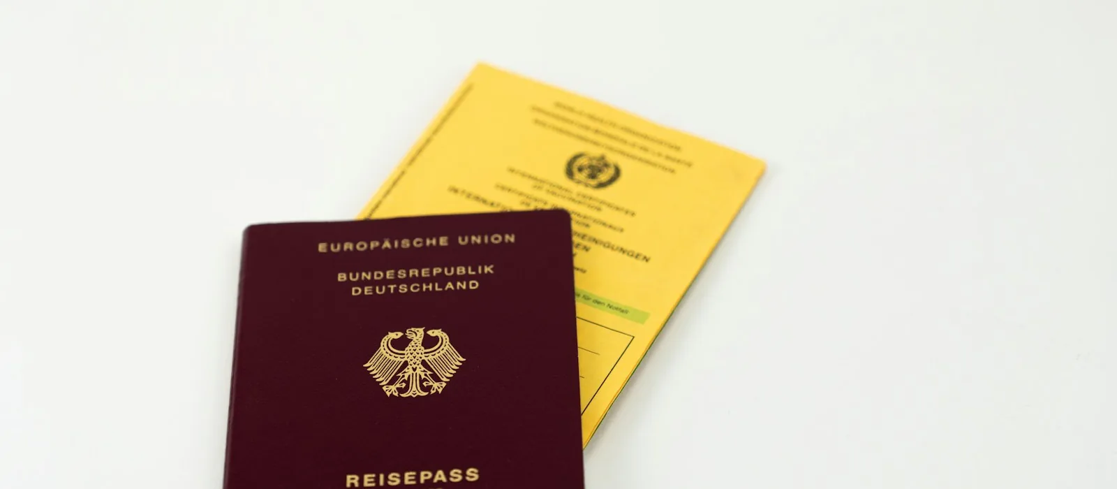 Renovar el DNI y el pasaporte: cita previa y tasas